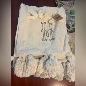 NWT Mud Pie White Throw Blanket with Textured Design Monogram H